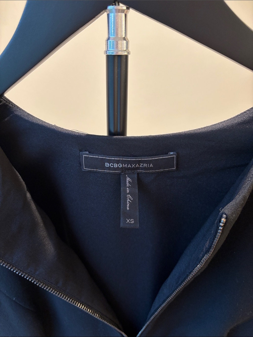 BCBGMaxAzria Black Sleeveless Zip-Front Top - Picture 6 of 9